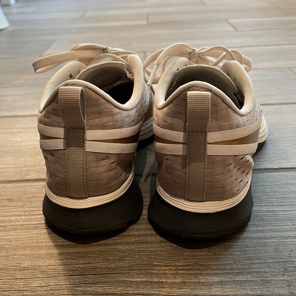 Nike Zoom Strike 2 - Picture 3 of 5